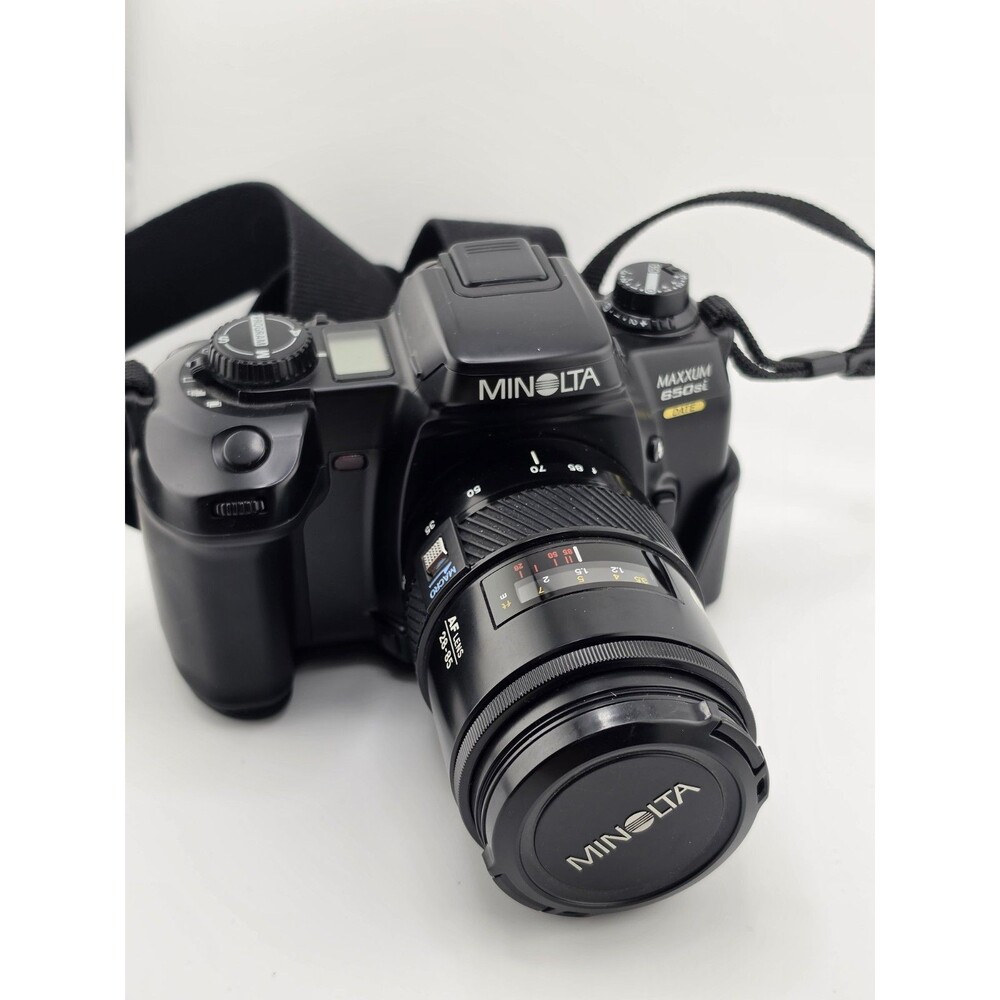 Minolta Maxxum 650SI 35mm film camera with zoom lens And Carry Case